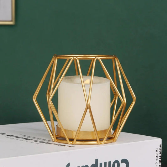 Kleiner goldener Kerzenständer