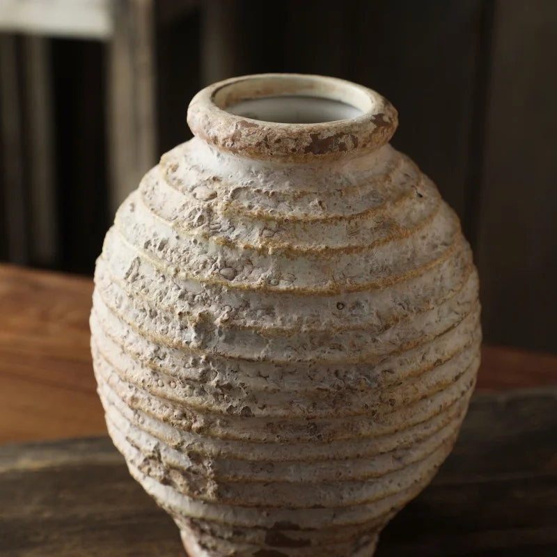Tonvase in antikem Stil