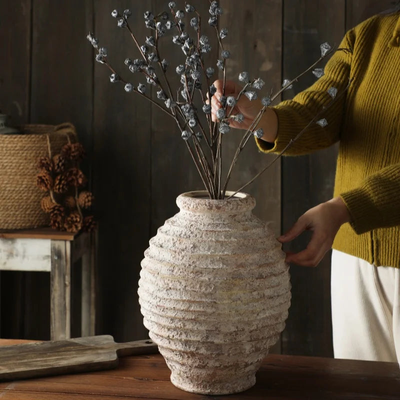 Tonvase in antikem Stil