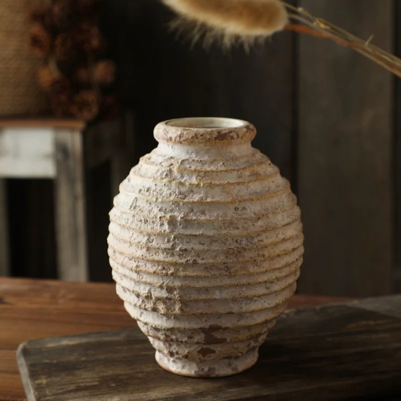 Tonvase in antikem Stil